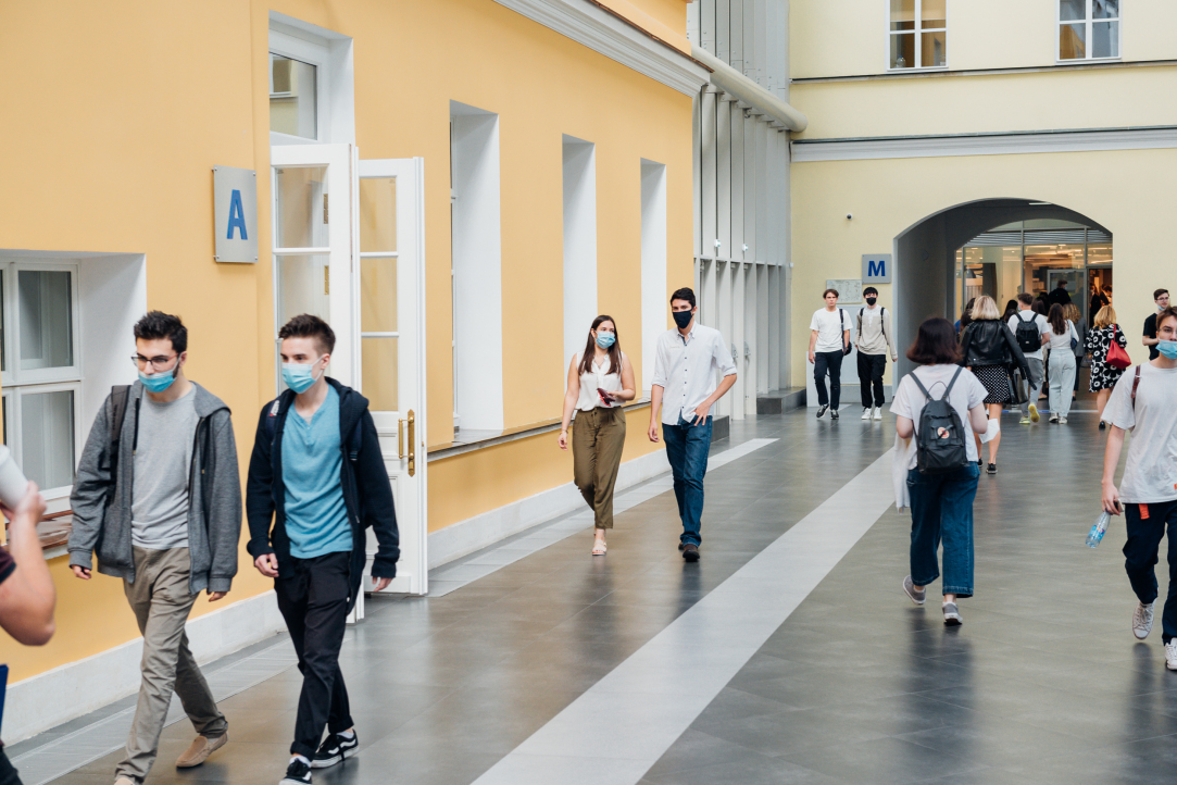 Students at HSE University building at Pokrovka